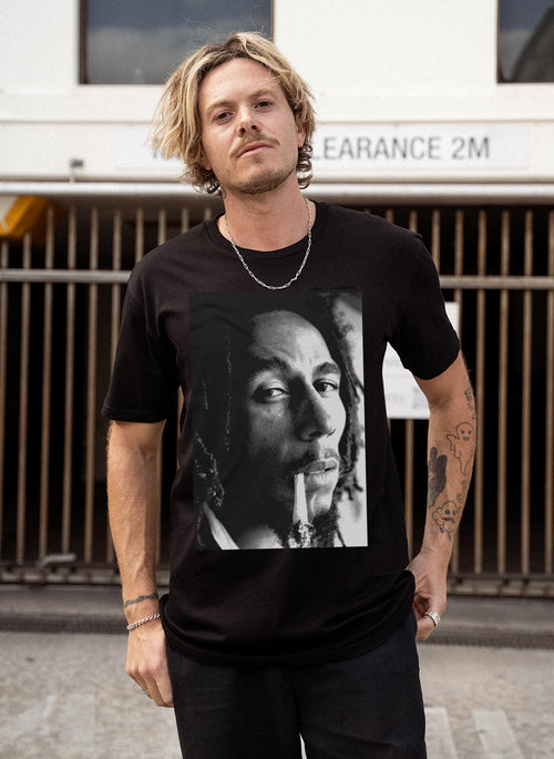 DR.MOOSE BYRON BAY BOB MARLEY SMOKING A JOINT FUNNY MUSIC T-SHIRT